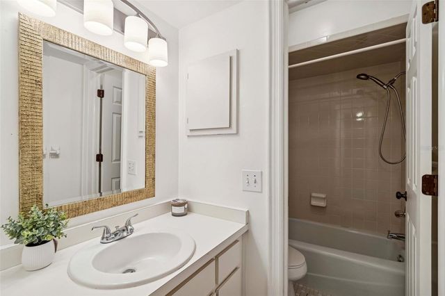 2417 W JETTON AVENUE, Tampa, FL 33629