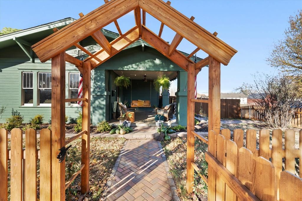 624 E Mansur Avenue, Guthrie, OK 73044