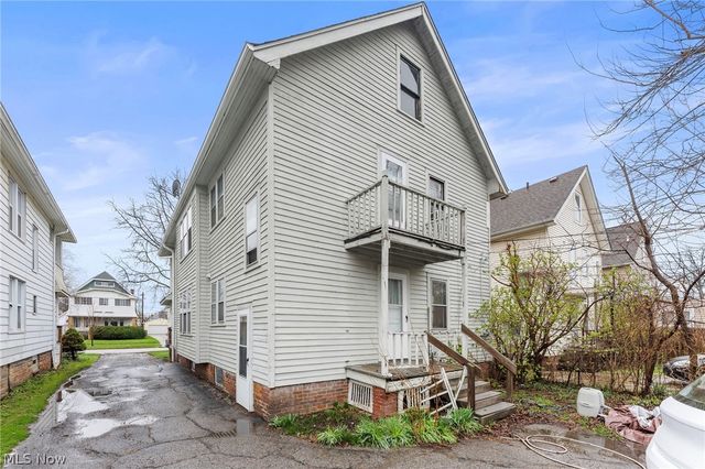 2161 Carabel Avenue, Lakewood, OH 44107