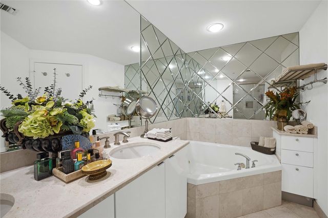 901 Brickell Key Blvd 2408, Miami, FL 33131
