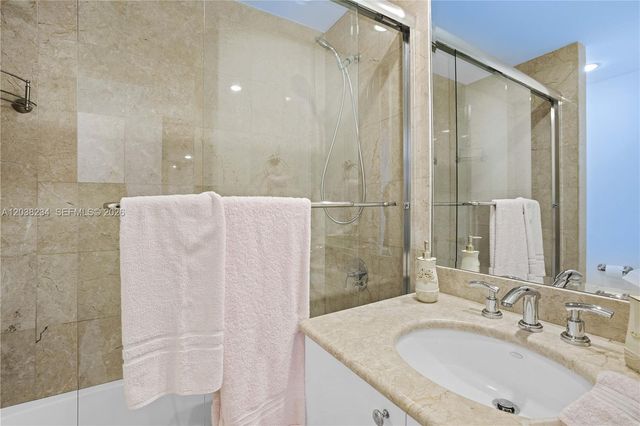 901 Brickell Key Blvd 2408, Miami, FL 33131