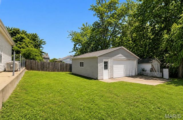 215 Weiss Avenue, St Louis, MO 63125