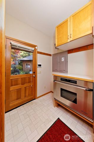 898 SE Dahman Road, Shelton, WA 98584