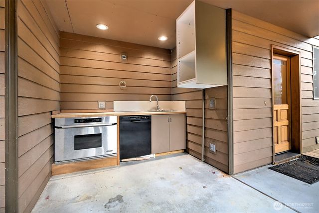 898 SE Dahman Road, Shelton, WA 98584