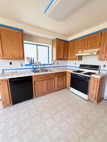 567 Tharp Rd, Yuba City, CA 95993