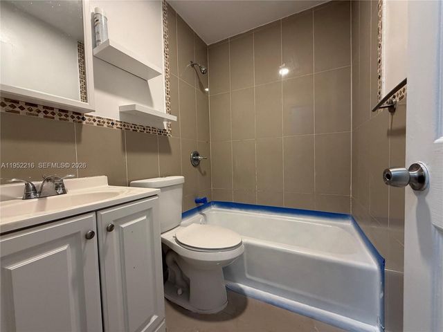 1122 NW 32nd Ct Front, Miami, FL 33125