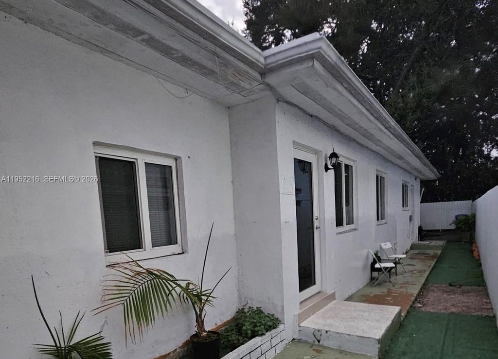 1122 NW 32nd Ct Front, Miami, FL 33125