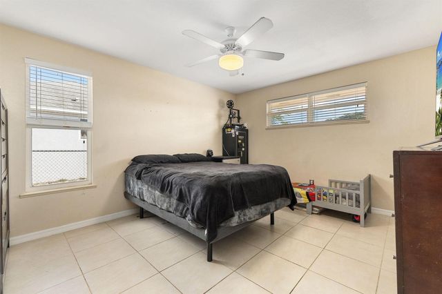 449 SE Oakridge Drive, Port St. Lucie, FL 34984