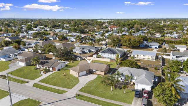 449 SE Oakridge Drive, Port St. Lucie, FL 34984