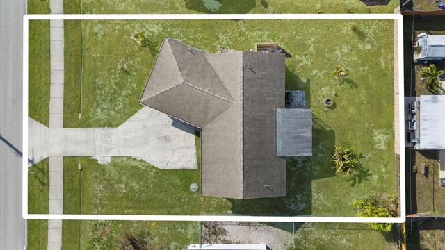 449 SE Oakridge Drive, Port St. Lucie, FL 34984