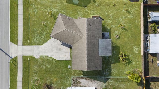 449 SE Oakridge Drive, Port St. Lucie, FL 34984