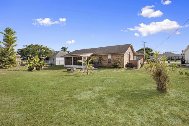 449 SE Oakridge Drive, Port St. Lucie, FL 34984