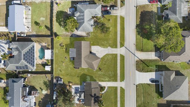 449 SE Oakridge Drive, Port St. Lucie, FL 34984