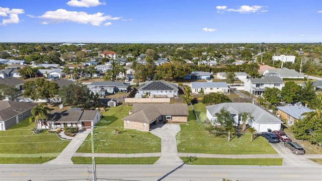 449 SE Oakridge Drive, Port St. Lucie, FL 34984
