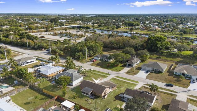 449 SE Oakridge Drive, Port St. Lucie, FL 34984