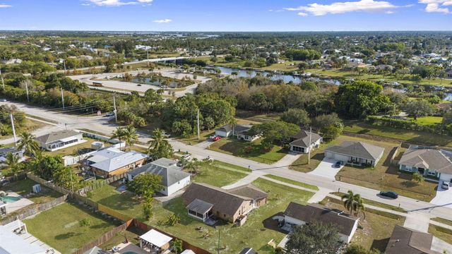 449 SE Oakridge Drive, Port St. Lucie, FL 34984