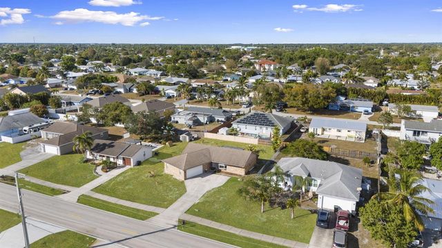 449 SE Oakridge Drive, Port St. Lucie, FL 34984