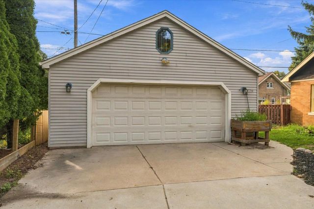 2453 N 66th STREET, Wauwatosa, WI 53213
