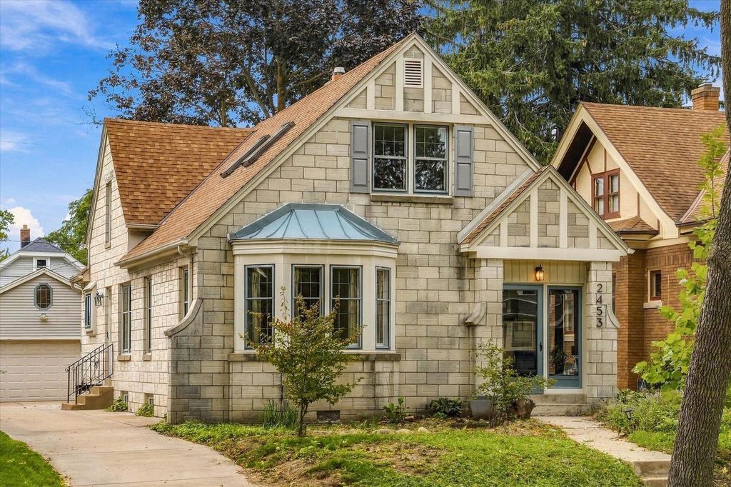 2453 N 66th STREET, Wauwatosa, WI 53213
