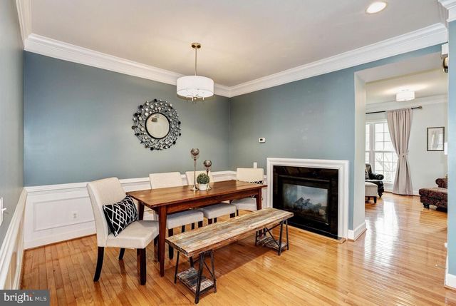 2411 HUNTINGTON PARK DR, Alexandria, VA 22303