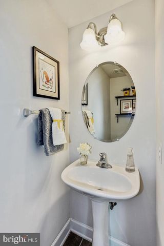 2411 HUNTINGTON PARK DR, Alexandria, VA 22303