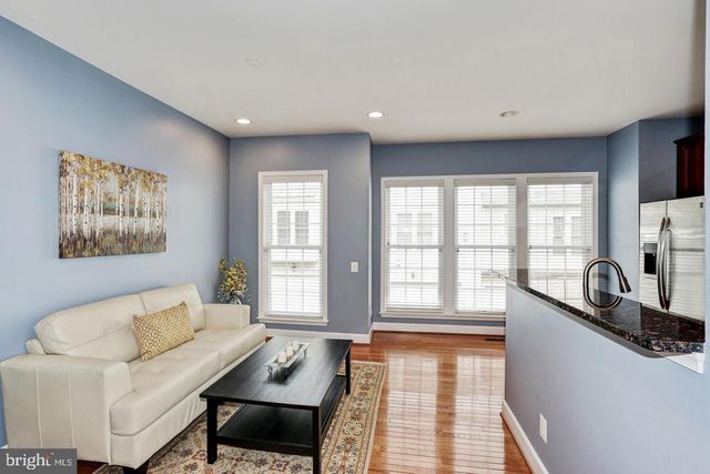 2411 HUNTINGTON PARK DR, Alexandria, VA 22303