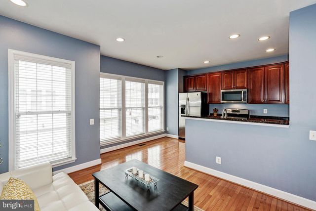 2411 HUNTINGTON PARK DR, Alexandria, VA 22303