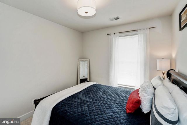 2411 HUNTINGTON PARK DR, Alexandria, VA 22303