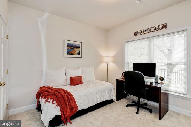 2411 HUNTINGTON PARK DR, Alexandria, VA 22303