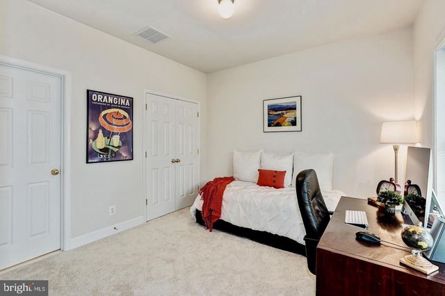 2411 HUNTINGTON PARK DR, Alexandria, VA 22303