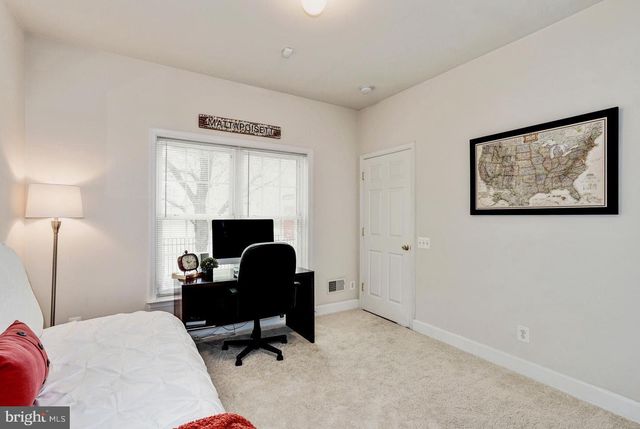 2411 HUNTINGTON PARK DR, Alexandria, VA 22303