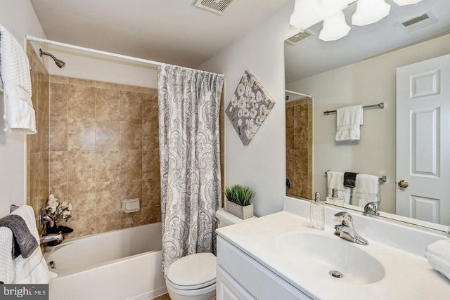 2411 HUNTINGTON PARK DR, Alexandria, VA 22303