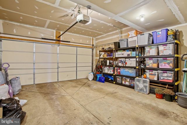 2411 HUNTINGTON PARK DR, Alexandria, VA 22303