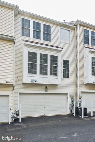 2411 HUNTINGTON PARK DR, Alexandria, VA 22303