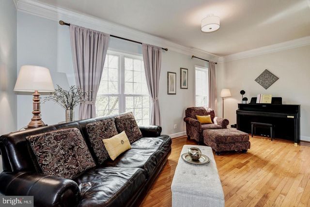 2411 HUNTINGTON PARK DR, Alexandria, VA 22303