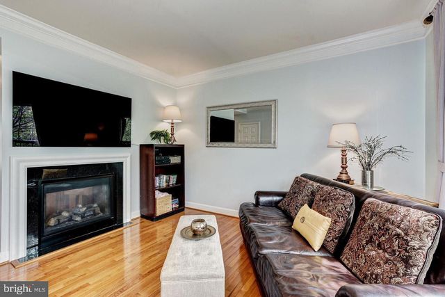 2411 HUNTINGTON PARK DR, Alexandria, VA 22303