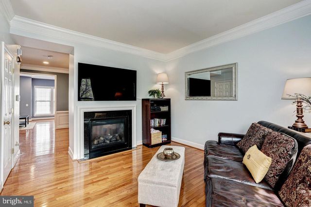 2411 HUNTINGTON PARK DR, Alexandria, VA 22303