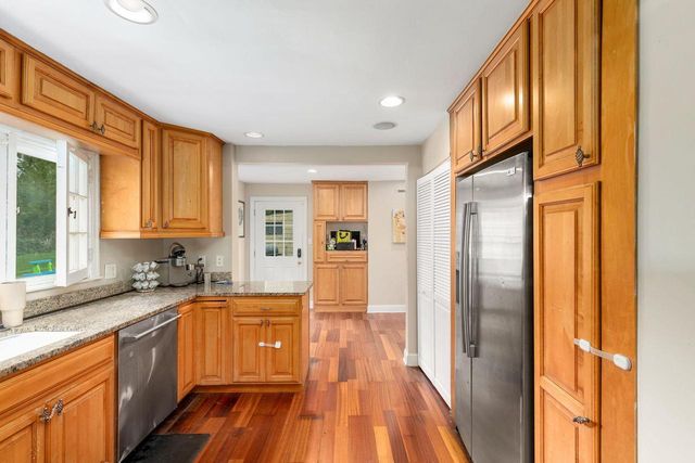 825 Lone Tree ROAD, Elm Grove, WI 53122
