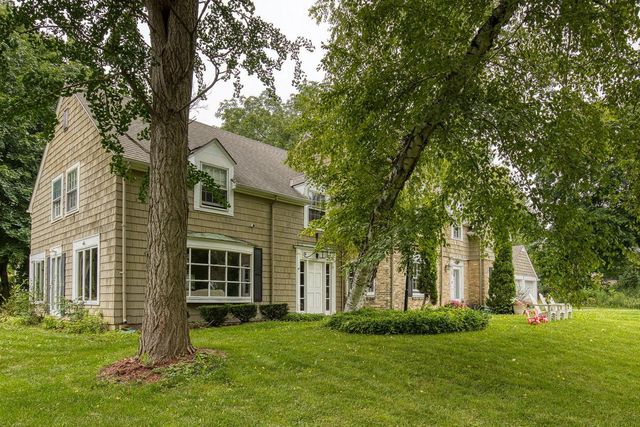 825 Lone Tree ROAD, Elm Grove, WI 53122