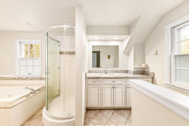 825 Lone Tree ROAD, Elm Grove, WI 53122