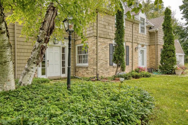 825 Lone Tree ROAD, Elm Grove, WI 53122