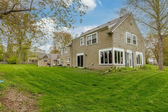 825 Lone Tree ROAD, Elm Grove, WI 53122