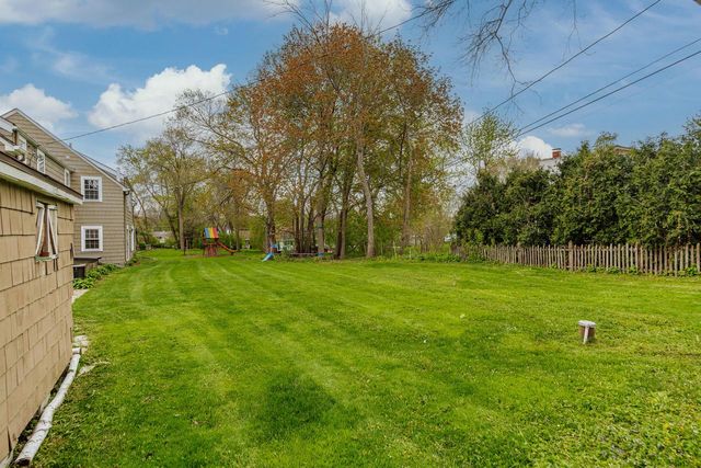 825 Lone Tree ROAD, Elm Grove, WI 53122