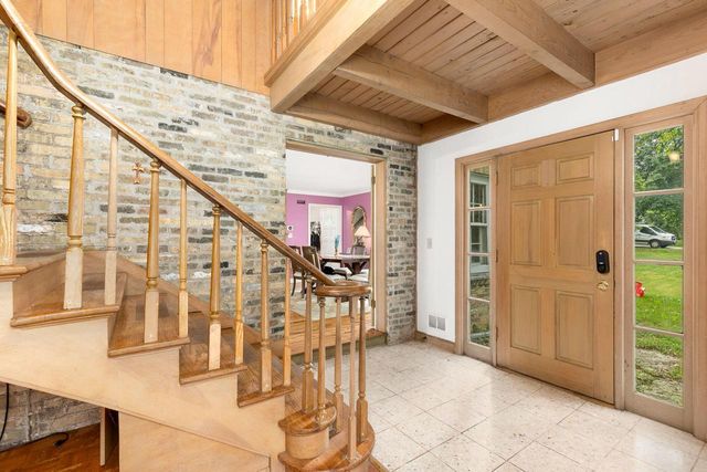 825 Lone Tree ROAD, Elm Grove, WI 53122