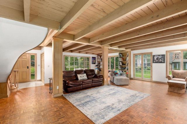 825 Lone Tree ROAD, Elm Grove, WI 53122