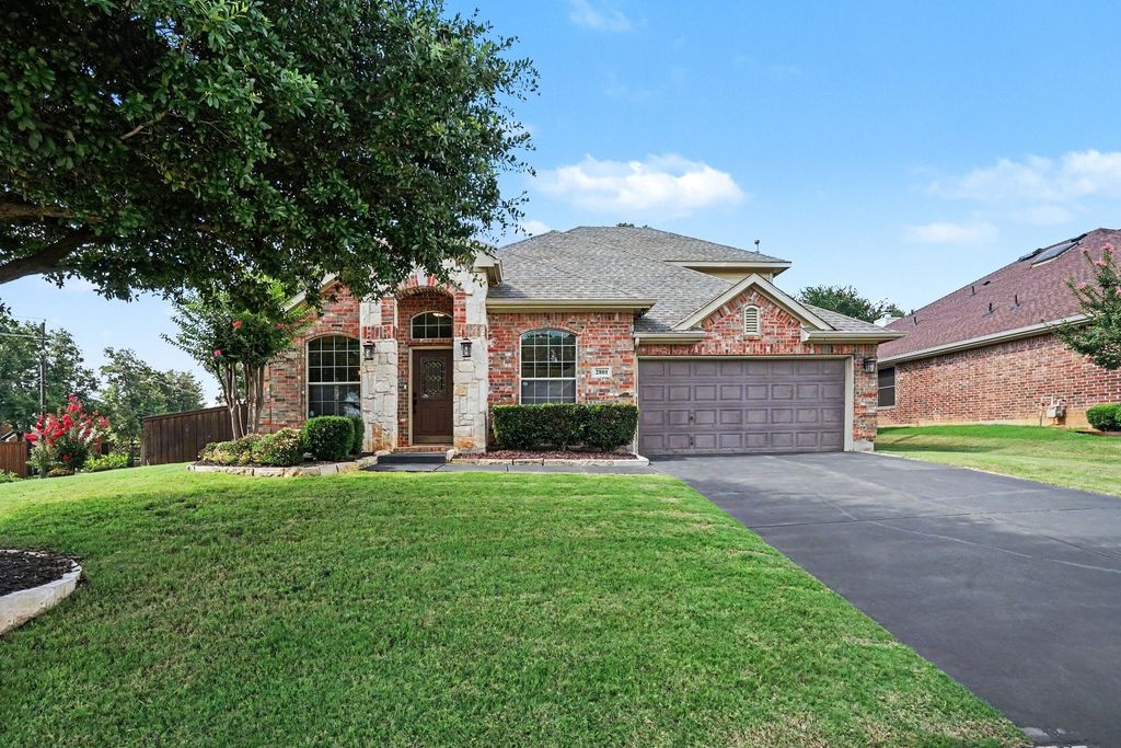 2801 Warwick Drive, Corinth, TX 76210