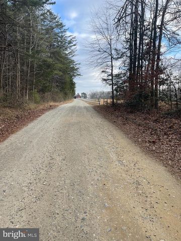 6317 LITTLE ACRES LN, Woodford, VA 22580