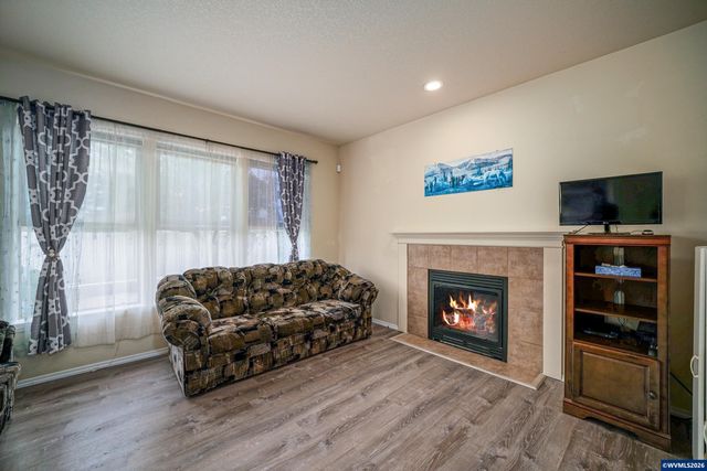 1725 Neota St NE, Salem, OR 97301