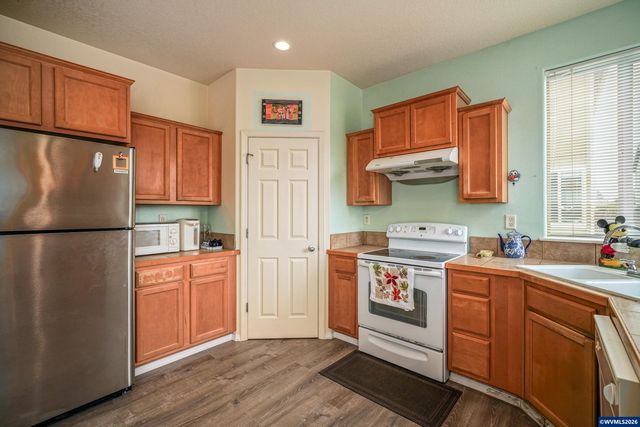 1725 Neota St NE, Salem, OR 97301