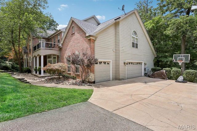 1002 Chesterfield Forest Drive, Wildwood, MO 63005